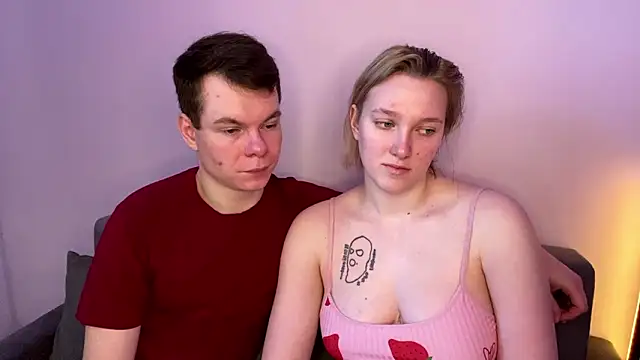 julielourens online show from February 18, 8:10 am