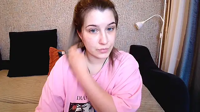 Snapshot of CherryZlata chatting on December 19, 6:37 pm CherryZlata online show from December 19, 6:37 pm