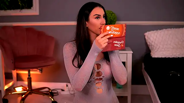 Snapshot of LucyxRios chatting on November 7, 9:48 pm LucyxRios online show from November 7, 9:48 pm