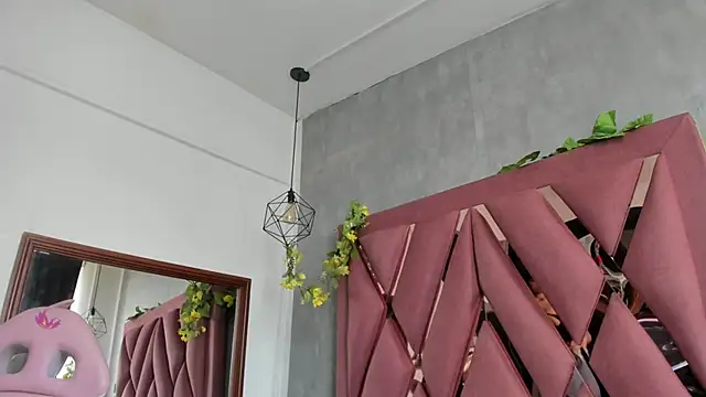 viollettaa  online show from April 13, 6:46 pm