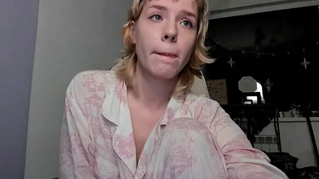 Snapshot of _CuteAsFuck_ chatting on October 4, 2:26 pm CuteAsFuck online show from October 4, 2:26 pm