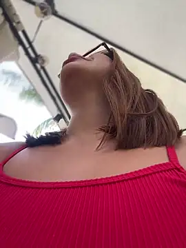 Snapshot of sara_calderon chatting on February 7, 1:26 pm sara calderon online show from February 7, 1:26 pm