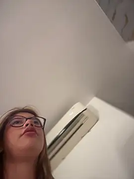 Snapshot of sara_calderon chatting on February 15, 1:31 pm sara calderon online show from February 15, 1:31 pm