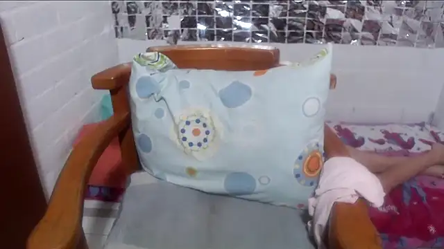 Snapshot of rose-crystal chatting on December 15, 1:15 pm rose-crystal online show from December 15, 1:15 pm