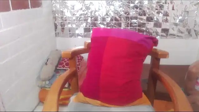 rose-crystal online show from February 22, 5:44 pm