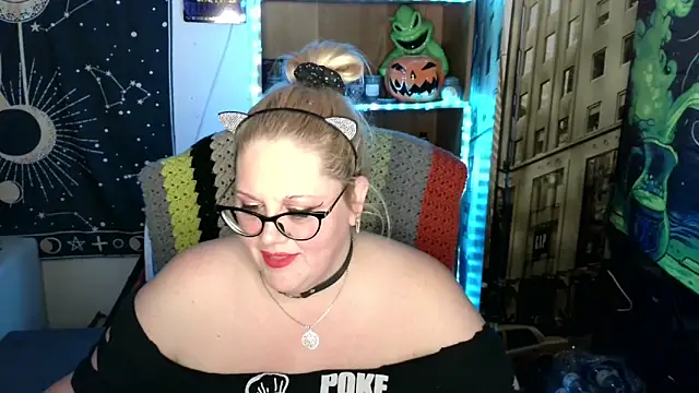 Snapshot of Kinky_Witch chatting on May 1, 1:32 am Kinky Witch online show from May 1, 1:32 am