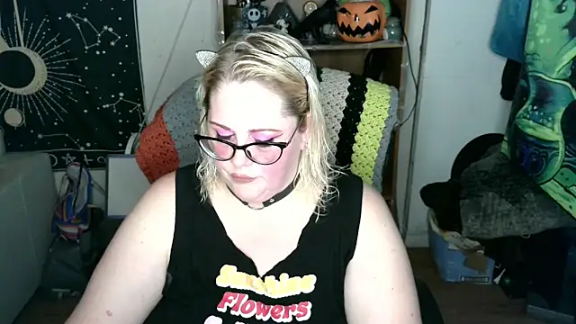 Snapshot of Kinky_Witch chatting on May 27, 4:48 pm Kinky Witch online show from May 27, 4:48 pm