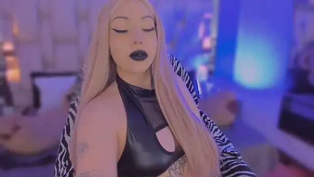 Snapshot of revenmiller_ chatting on February 20, 8:09 pm revenmiller online show from February 20, 8:09 pm