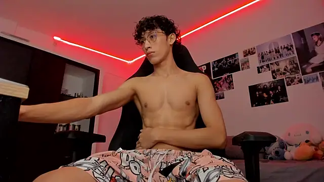 Snapshot of velvet_skyn chatting on October 21, 6:36 am velvet skyn online show from October 21, 6:36 am