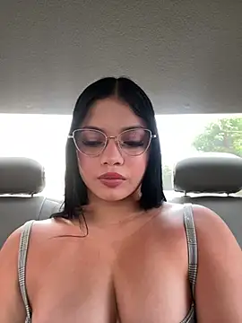 Snapshot of Hailey-Fox chatting on February 14, 9:22 pm Hailey-Fox online show from February 14, 9:22 pm