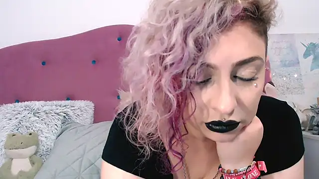 Snapshot of AAARUNY chatting on October 29, 11:28 pm AAARUNY online show from October 29, 11:28 pm