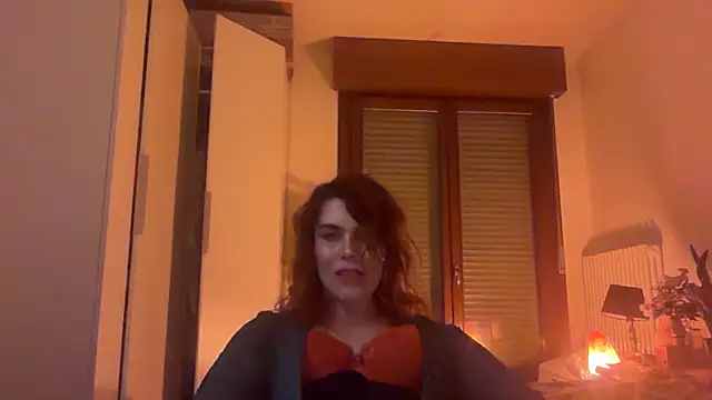 Snapshot of refem9 chatting on March 16, 10:58 pm refem9 online show from March 16, 10:58 pm