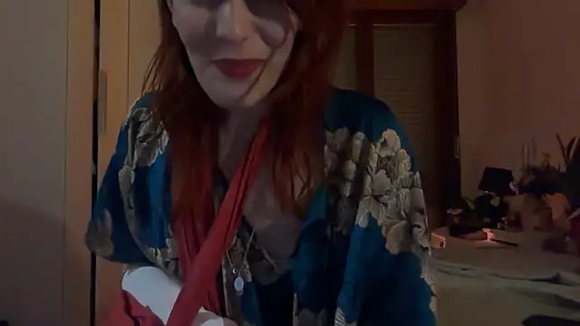 Snapshot of refem9 chatting on March 25, 2:06 am refem9 online show from March 25, 2:06 am