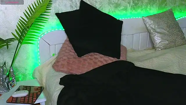 Aelorya online show from December 5, 6:37 pm