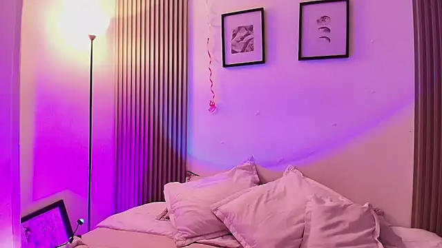 Snapshot of ashlycarteer chatting on February 21, 2:01 am ashlycarteer online show from February 21, 2:01 am