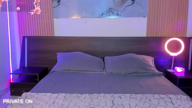 Snapshot of samanthaa_moon chatting on December 4, 11:24 pm samanthaa moon online show from December 4, 11:24 pm