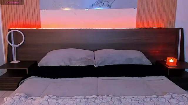 samanthaa moon online show from June 24, 12:20 am