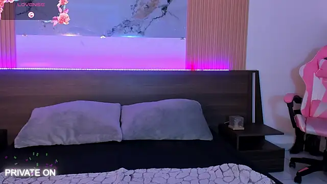 samanthaa moon online show from July 12, 8:33 pm