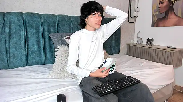 Snapshot of Diamond_twink chatting on June 23, 1:53 pm Diamond twink online show from June 23, 1:53 pm
