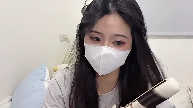 Snapshot of LHeart chatting on September 18, 2:19 pm LHeart online show from September 18, 2:19 pm