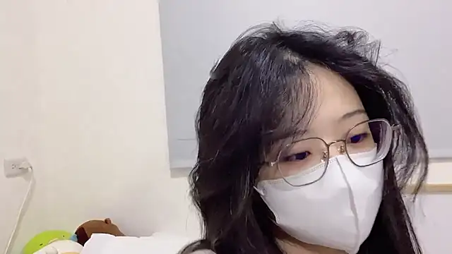 Snapshot of LHeart chatting on October 1, 2:12 pm LHeart online show from October 1, 2:12 pm