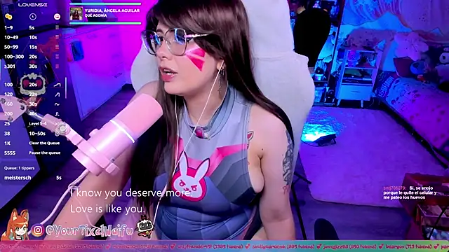 Snapshot of AlyssaRomanova chatting on September 29, 2:27 am AlyssaRomanova online show from September 29, 2:27 am