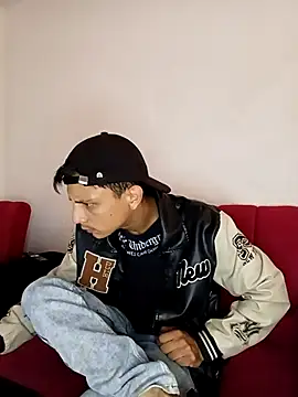 andrewcoopper1 online show from April 16, 3:02 pm