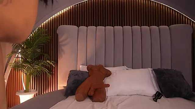 KatlynRous online show from January 31, 7:45 pm