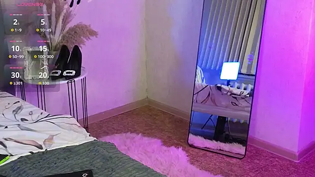 Snapshot of RianaRey chatting on February 5, 4:55 pm RianaRey online show from February 5, 4:55 pm