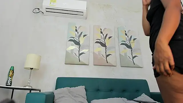 zuri villegas online show from November 8, 6:18 pm