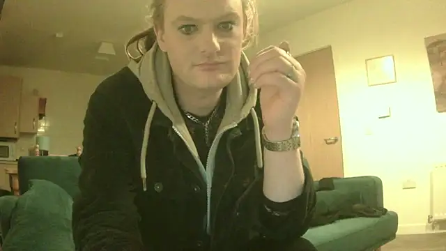 avamaxwell online show from April 8, 8:09 pm