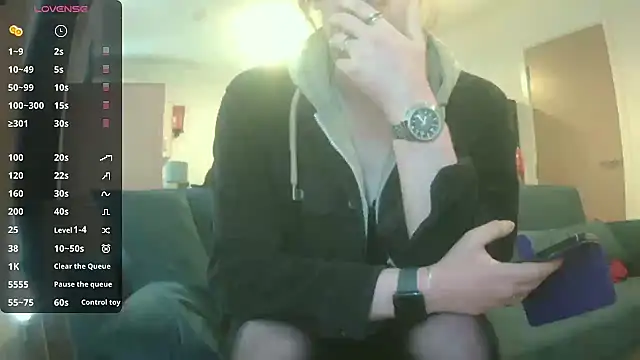 avamaxwell online show from April 16, 3:13 pm