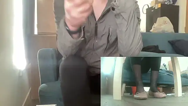 Snapshot of avamaxwell chatting on June 29, 10:59 am avamaxwell online show from June 29, 10:59 am