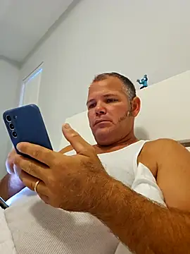 Snapshot of cubanitofeliz40 chatting on October 21, 11:33 am cubanitofeliz40 online show from October 21, 11:33 am