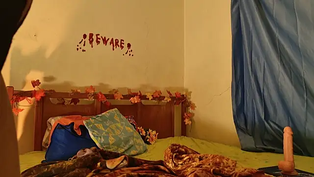  MoonLipson  online show from October 31, 12:00 am