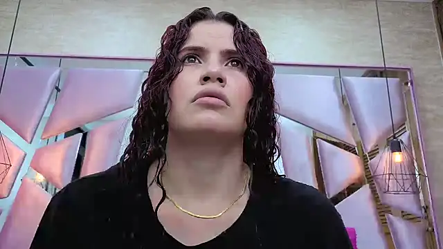 Snapshot of ThaliaCross chatting on February 20, 7:58 pm ThaliaCross online show from February 20, 7:58 pm