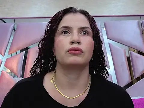 Snapshot of ThaliaCross chatting on February 23, 8:06 pm ThaliaCross online show from February 23, 8:06 pm