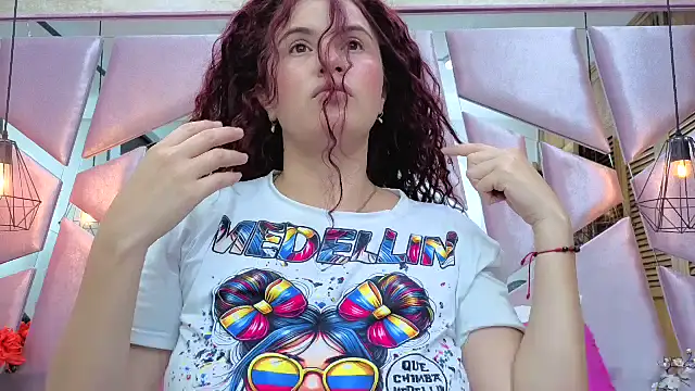 Snapshot of ThaliaCross chatting on February 24, 8:07 pm ThaliaCross online show from February 24, 8:07 pm