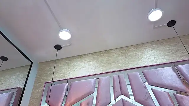 Snapshot of ThaliaCross chatting on February 25, 8:07 pm ThaliaCross online show from February 25, 8:07 pm