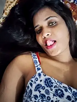Snapshot of cute_radhikaa chatting on April 14, 9:15 am cute radhikaa online show from April 14, 9:15 am