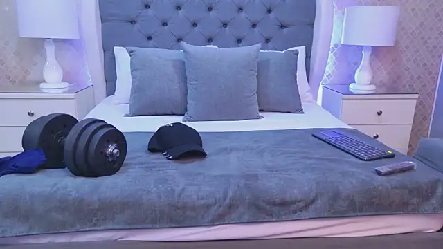 ZoeKrug online show from December 3, 11:41 am