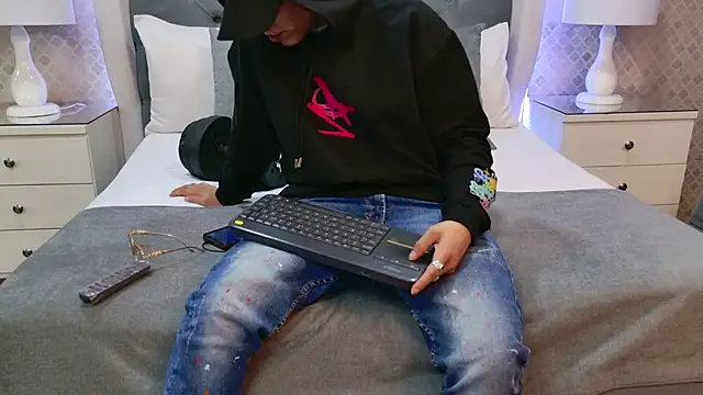 ZoeKrug online show from December 22, 7:22 pm