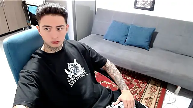 Snapshot of santii_ss chatting on January 17, 12:54 pm santii ss online show from January 17, 12:54 pm