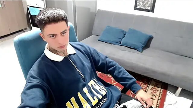 Snapshot of santii_ss chatting on January 18, 1:31 am santii ss online show from January 18, 1:31 am