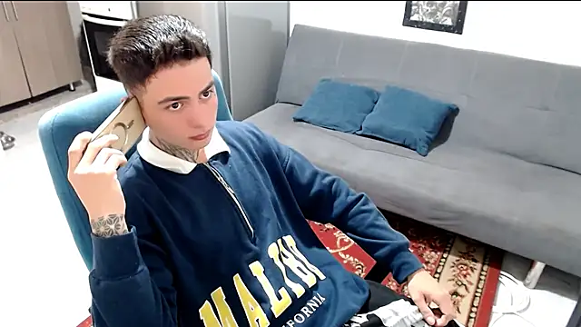 Snapshot of santii_ss chatting on January 19, 2:21 pm santii ss online show from January 19, 2:21 pm