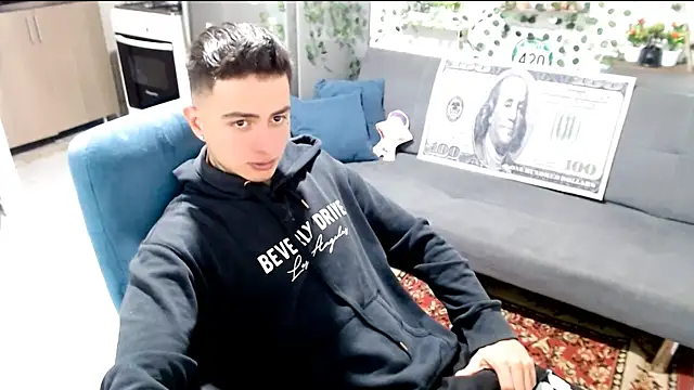 Snapshot of santii_ss chatting on February 11, 1:10 am santii ss online show from February 11, 1:10 am