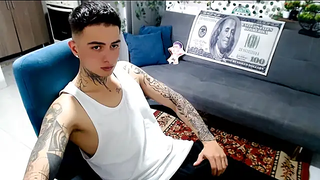 Snapshot of santii_ss chatting on February 11, 3:39 pm santii ss online show from February 11, 3:39 pm