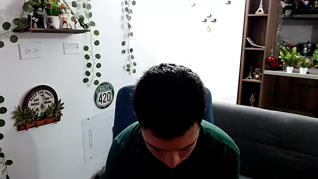 Snapshot of santii_ss chatting on March 20, 2:22 pm santii ss online show from March 20, 2:22 pm