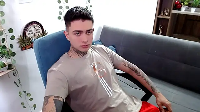 Snapshot of santii_ss chatting on March 23, 2:10 pm santii ss online show from March 23, 2:10 pm