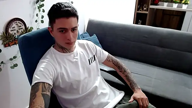 Snapshot of santii_ss chatting on March 27, 4:51 pm santii ss online show from March 27, 4:51 pm